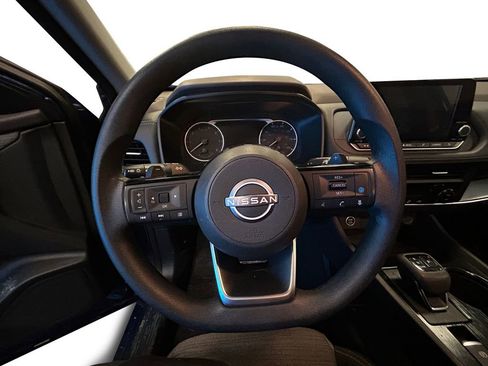 Used 2023 Nissan Rogue SV image 13