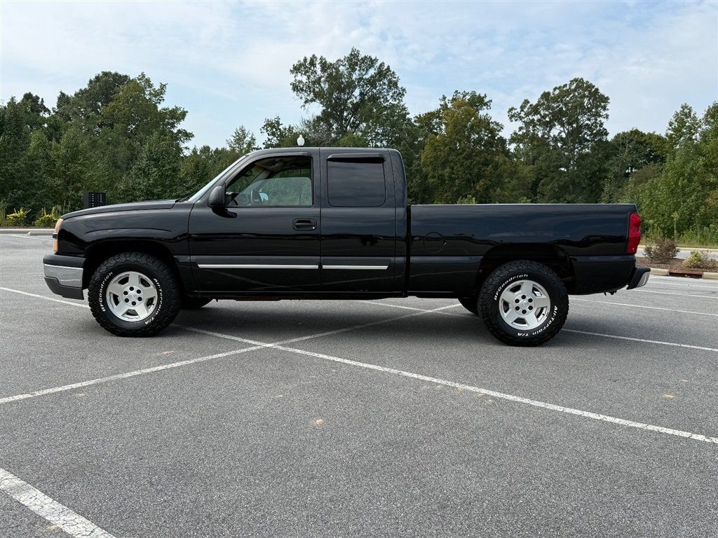 Used 2003 Chevrolet Silverado 1500 LS w/ Off-Road Package AWD/4WD image 3