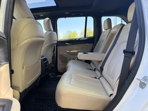 Used 2024 Jeep Grand Cherokee Limited w/ Luxury Tech Group II image 31