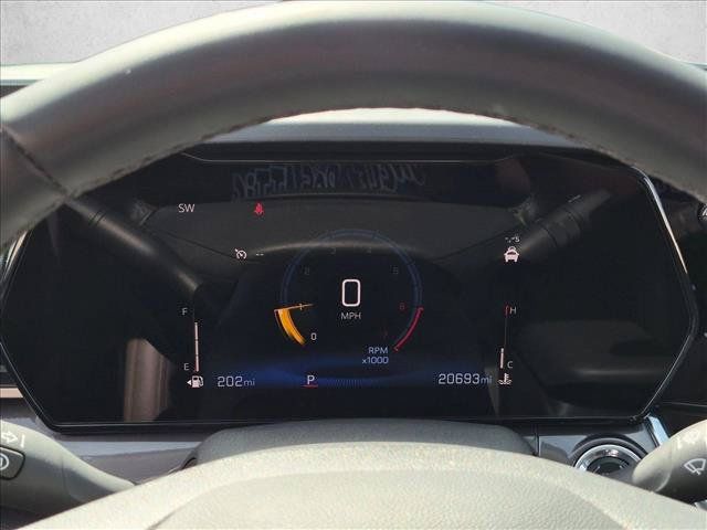 Used 2025 Chevrolet Trax ACTIV FWD image 9