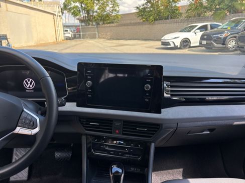 Used 2025 Volkswagen Jetta SE image 18