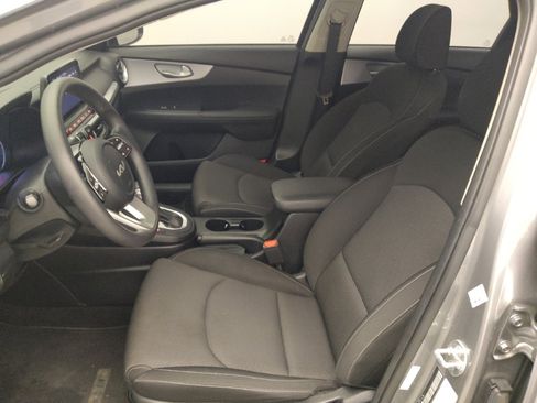 Used 2024 Kia Forte LXS w/ LXS Technology Package FWD image 17
