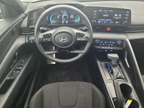 Used 2025 Hyundai Elantra Sport FWD image 22