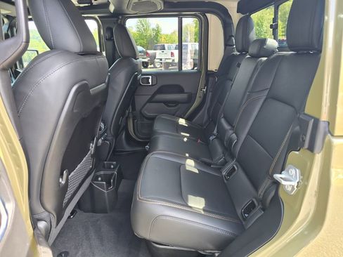 New 2025 Jeep Gladiator Sport image 10