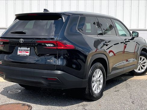 Used 2025 Toyota Grand Highlander FWD image 17