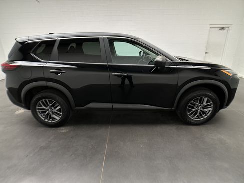 Used 2023 Nissan Rogue S AWD/4WD image 38