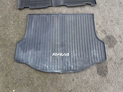 Used 2016 Toyota RAV4 SE image 35