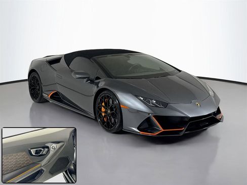 Used 2020 Lamborghini Huracan EVO image 2