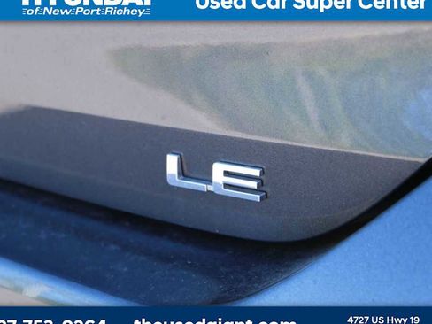 Used 2021 Toyota Highlander LE image 5