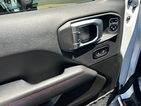 Used 2023 Jeep Gladiator Rubicon w/ LED Lighting Group AWD/4WD image 13