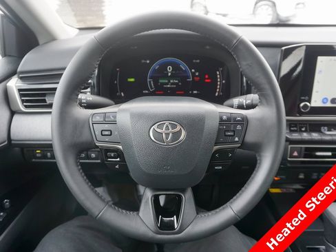 Used 2025 Toyota Camry LE image 3