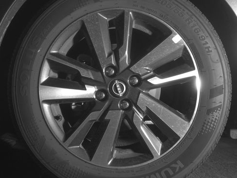 Used 2025 Nissan Versa SV image 12