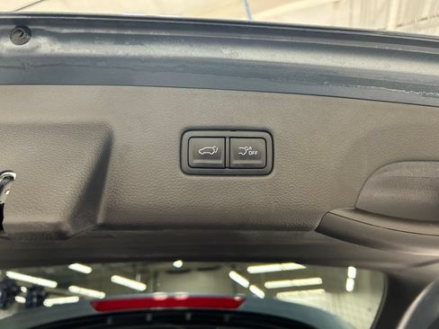 Used 2024 Kia Carnival EX FWD image 32