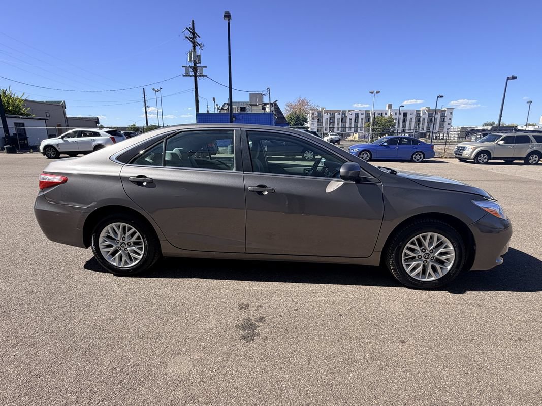 Used 2016 Toyota Camry LE FWD image 3