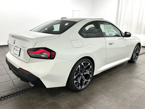 Used 2025 BMW 230i xDrive Coupe w/ Premium Package image 5