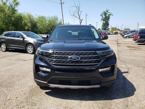 Used 2023 Ford Explorer XLT w/ Equipment Group 202A AWD/4WD image 2