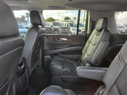 Used 2019 Cadillac Escalade ESV Premium Luxury image 9