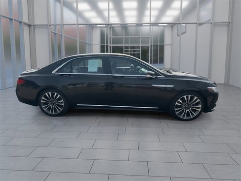 Used 2017 Lincoln Continental Select image 10