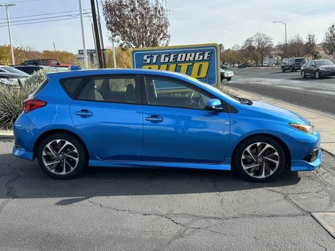 Used 2018 Toyota Corolla iM image 2