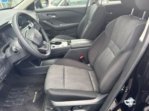 Certified 2026 Nissan Rogue SV FWD image 9