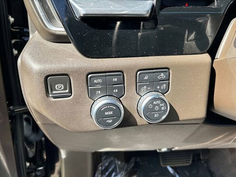 Used 2022 GMC Sierra 1500 SLT w/ SLT Premium Plus Package AWD/4WD image 23