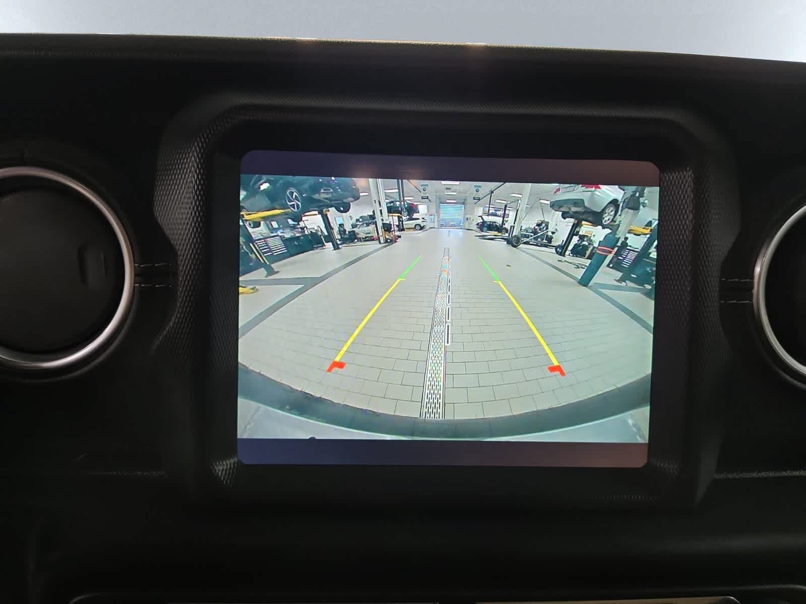 Used 2019 Jeep Wrangler Unlimited Sahara AWD/4WD image 16