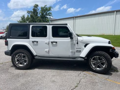 Used 2019 Jeep Wrangler Unlimited Sahara AWD/4WD image 6