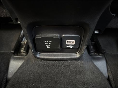 Used 2018 Jeep Compass Limited image 29