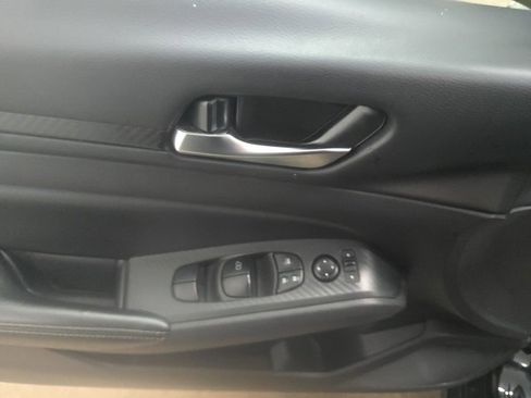 Used 2024 Nissan Altima 2.5 SV image 17