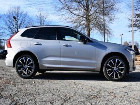 Used 2025 Volvo XC60 B5 Plus image 8
