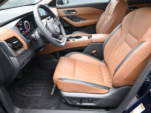 Used 2024 Nissan Rogue Platinum w/ Platinum Premium Package image 16