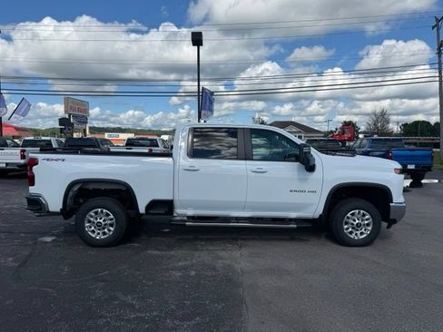 Used 2025 Chevrolet Silverado 2500 LT w/ Convenience Package AWD/4WD image 8