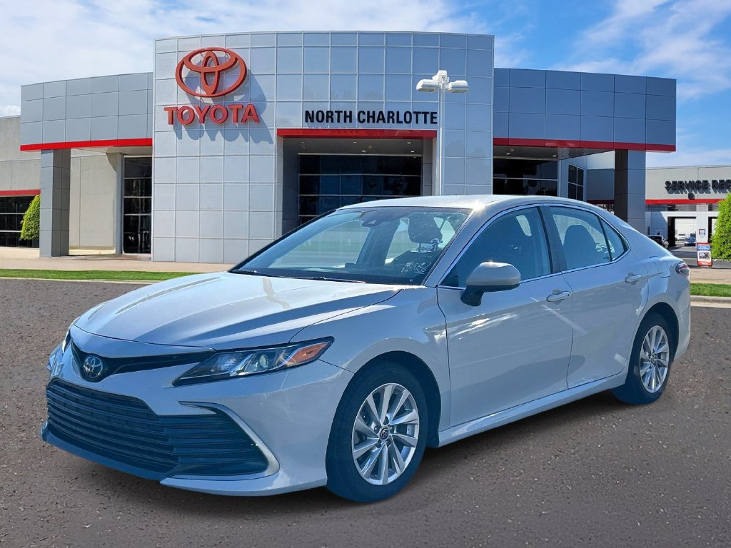 Used 2023 Toyota Camry LE FWD image 5