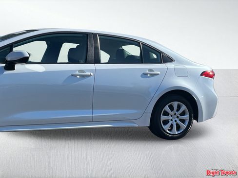 Certified 2025 Toyota Corolla LE FWD image 10