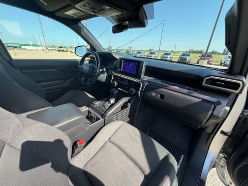 Used 2024 Toyota Tacoma SR5 AWD/4WD image 29