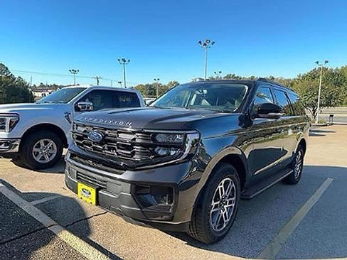 New 2025 Ford Expedition Active RWD image 3
