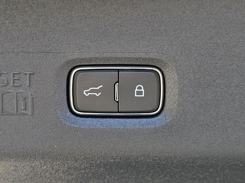 New 2025 Ford Expedition Active RWD image 9