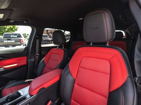 Used 2025 Chevrolet Equinox EV RS FWD image 19