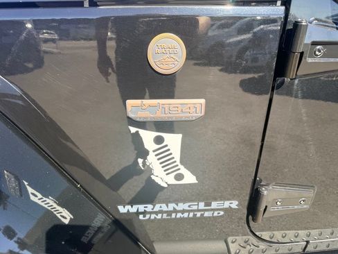 Used 2016 Jeep Wrangler Unlimited Sahara AWD/4WD image 12