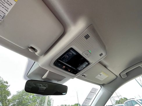 Certified 2025 Volkswagen Tiguan S FWD image 21