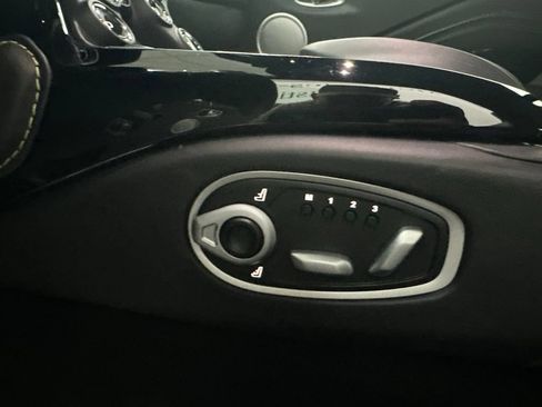 Used 2023 Aston Martin V8 Vantage Coupe RWD image 23