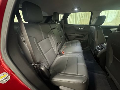 Used 2025 Chevrolet Blazer LT FWD image 18