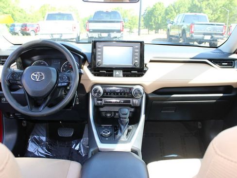 Used 2019 Toyota RAV4 LE w/ Carpet Mat Package AWD/4WD image 5