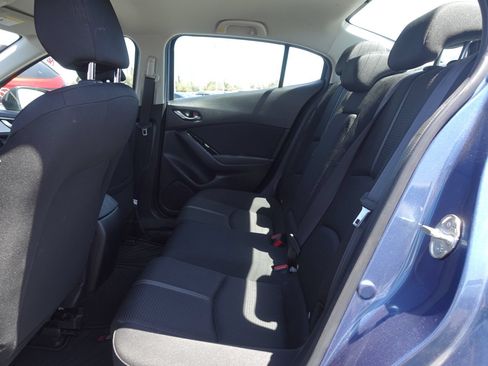Used 2018 MAZDA MAZDA3 Sport w/ Preferred Equipment Package FWD image 12