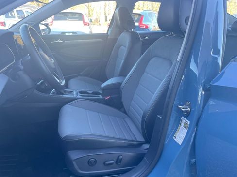 Used 2025 Volkswagen Jetta SE image 25