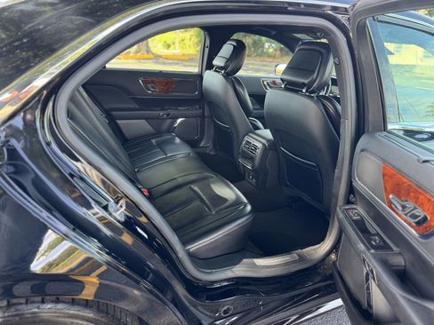 Used 2020 Lincoln Continental w/ Equipment Group 500A image 2