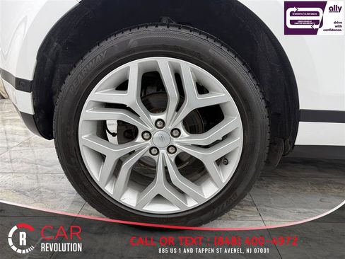 Used 2020 Land Rover Range Rover Evoque SE image 11