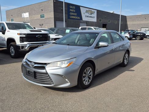 Used 2017 Toyota Camry LE FWD image 8