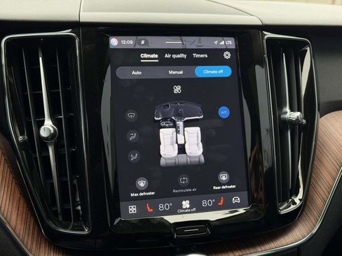 Used 2024 Volvo XC60 B5 Plus image 5