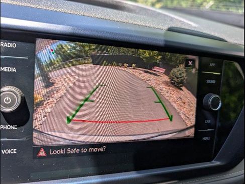 Certified 2024 Volkswagen Taos SE w/ Panoramic Sunroof Package image 37